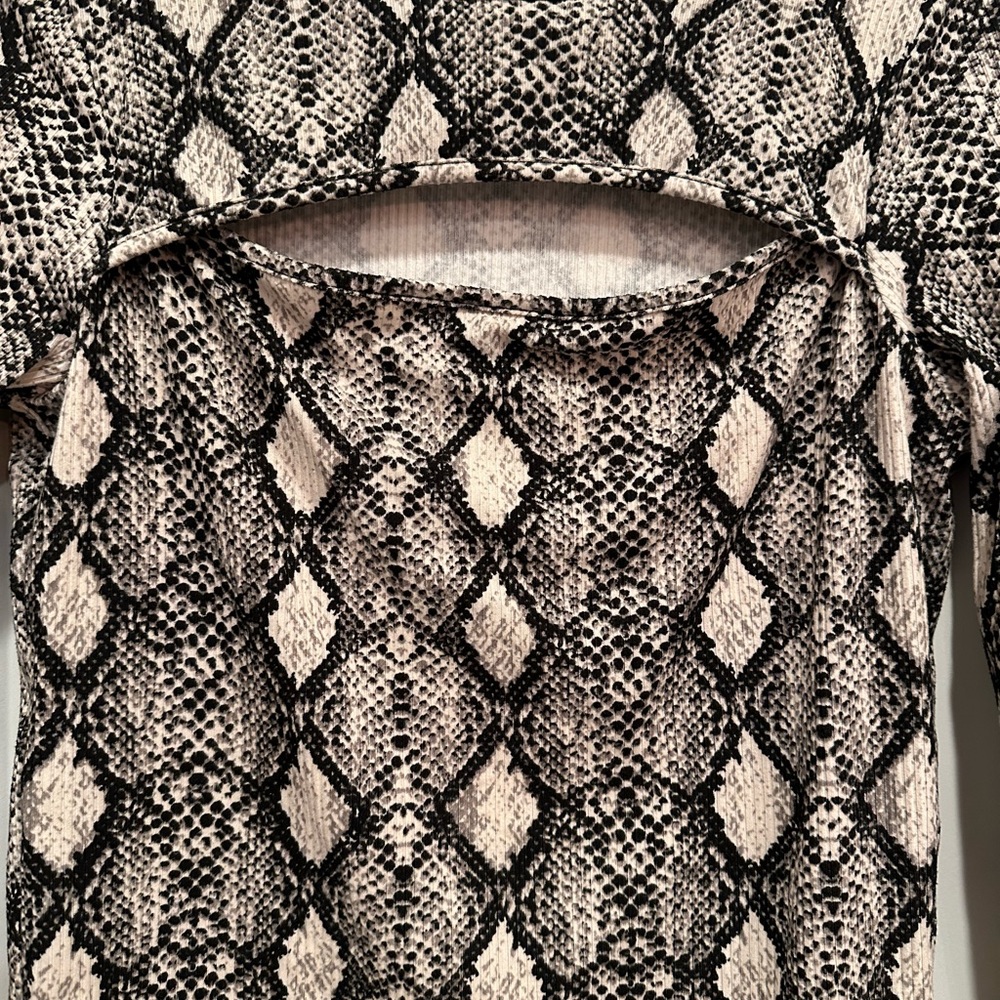 Women’s Shirt - Picture 2 of 2